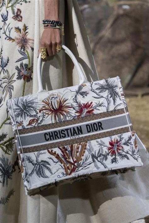 sac dior fleuri|sac designer Dior.